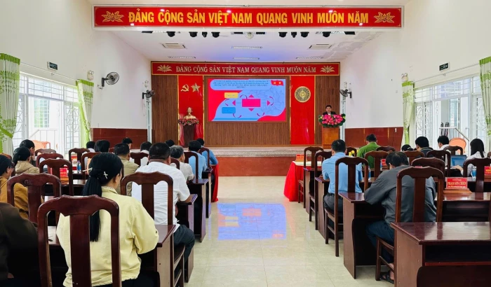 Xã Khánh Sơn học tập, quán triệt các văn bản mới của Đảng