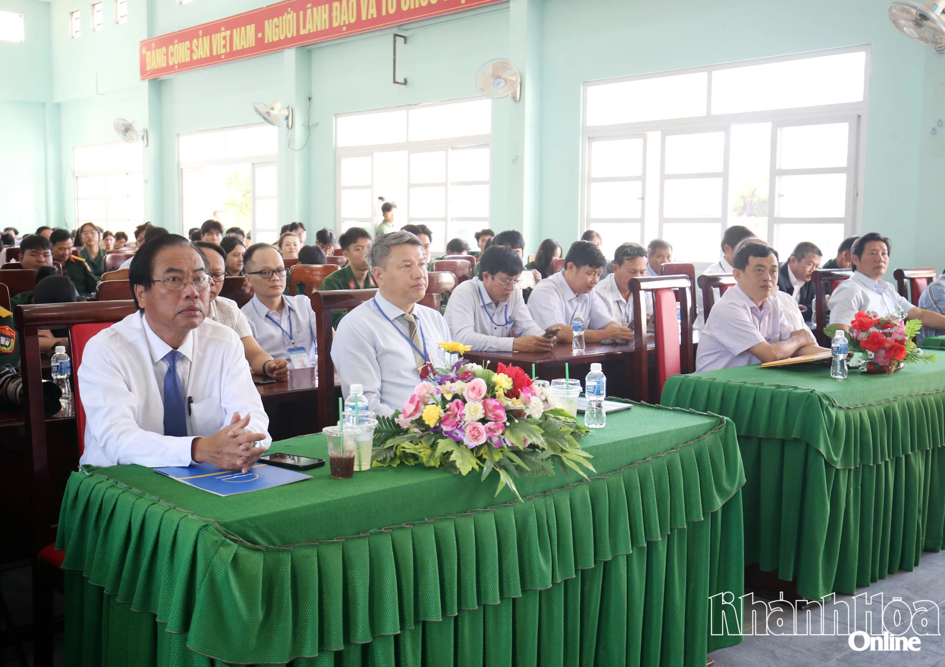 Các đại biểu dự lễ tổng kết hội thao.