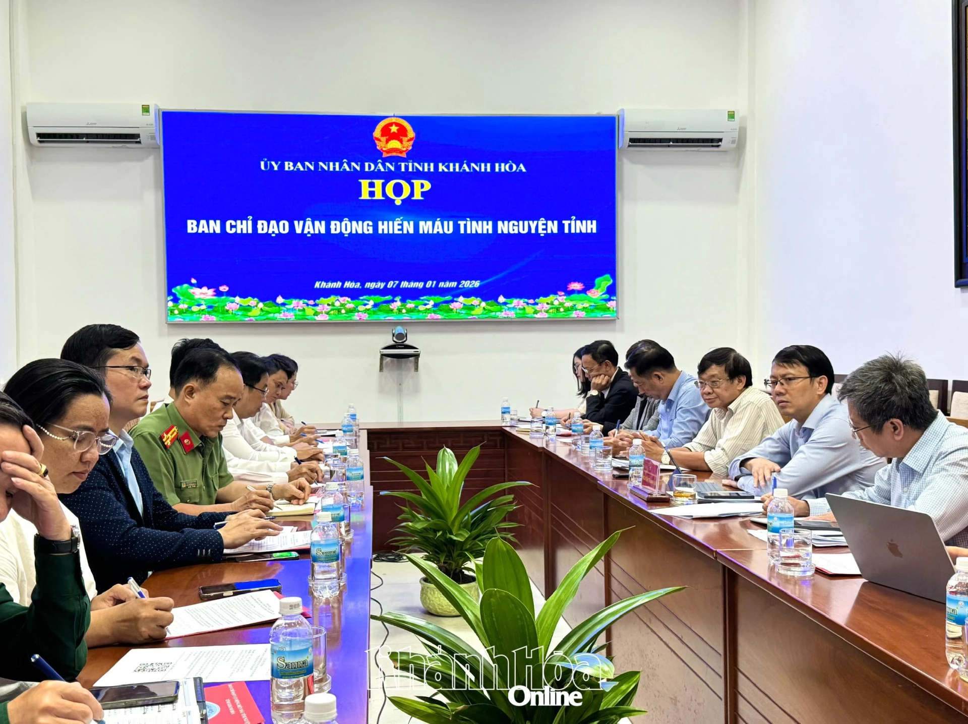 Quang  cảnh cuộc họpp