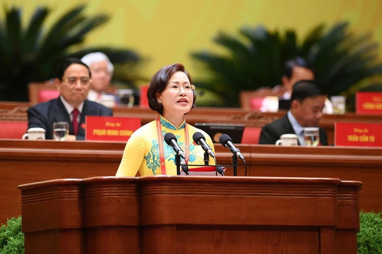 Đại diện Đảng bộ, chính quyền và nhân dân phường Mỹ Hào (Hưng Yên), đồng chí Trần Thị Thanh Thủy tham gia thảo luận.