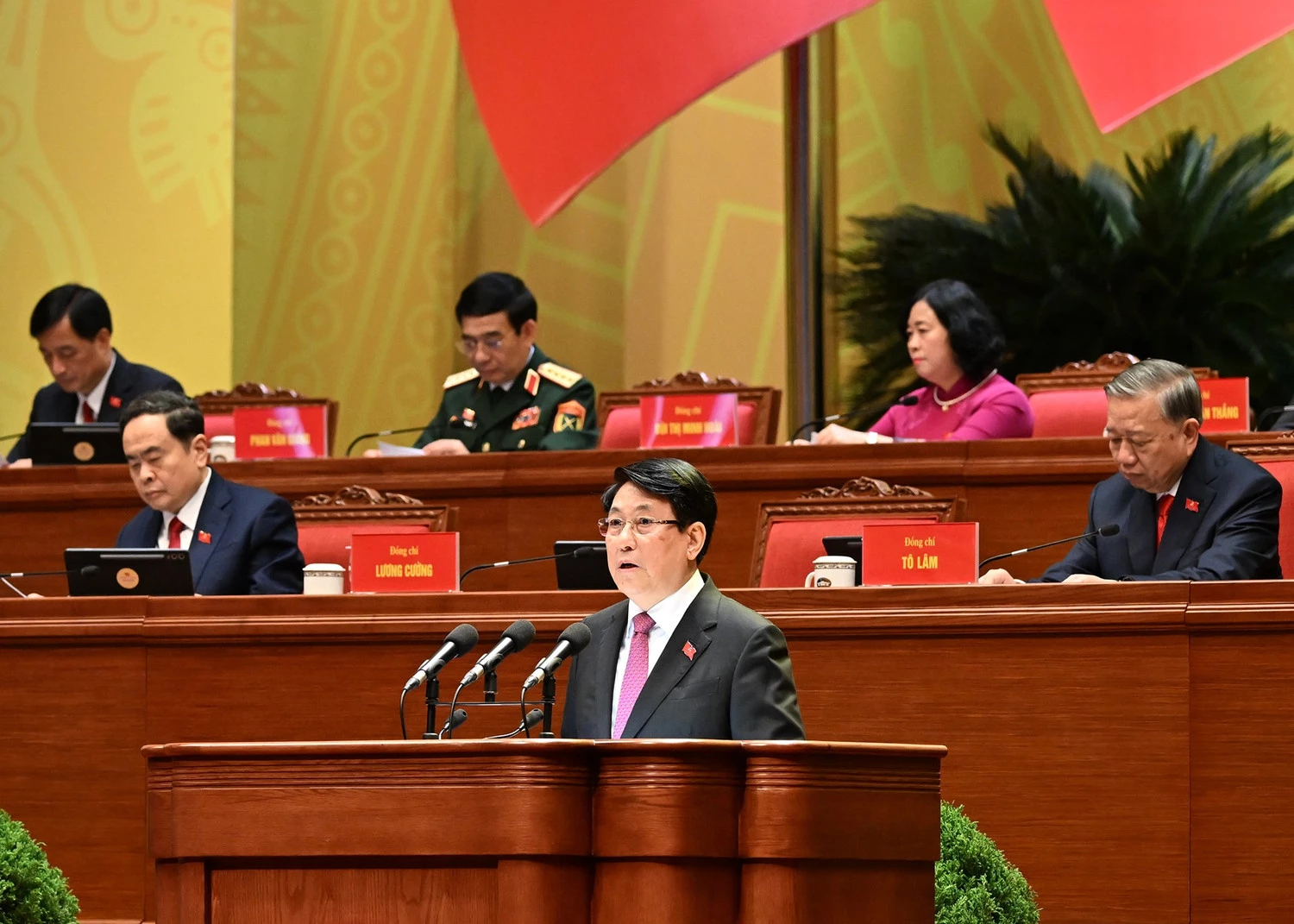 Đồng chí Lương Cường, Ủy viên Bộ Chính trị, Chủ tịch nước đọc diễn văn, tuyên bố khai mạc Đại hội. Ảnh: daihoidangtoanquoc.vn