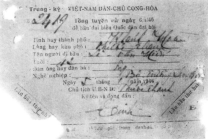 Thẻ cử tri Tổng tuyển cử bầu đại biểu Quốc hội khóa I của Bộ trưởng Bộ Lao động Lê Văn Hiến - Trưởng phái đoàn của Chính phủ tại làng Phước Thạnh, Diên Khánh. (Ảnh tư liệu của Ban Tuyên giáo và Dân vận Tỉnh ủy Khánh Hòa)