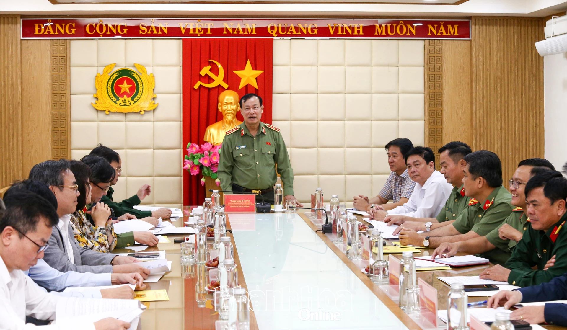 Thượng tướng Lê Tấn Tới phát biểu tại buổi làm việc với Phòng PA03 - Công an tỉnh