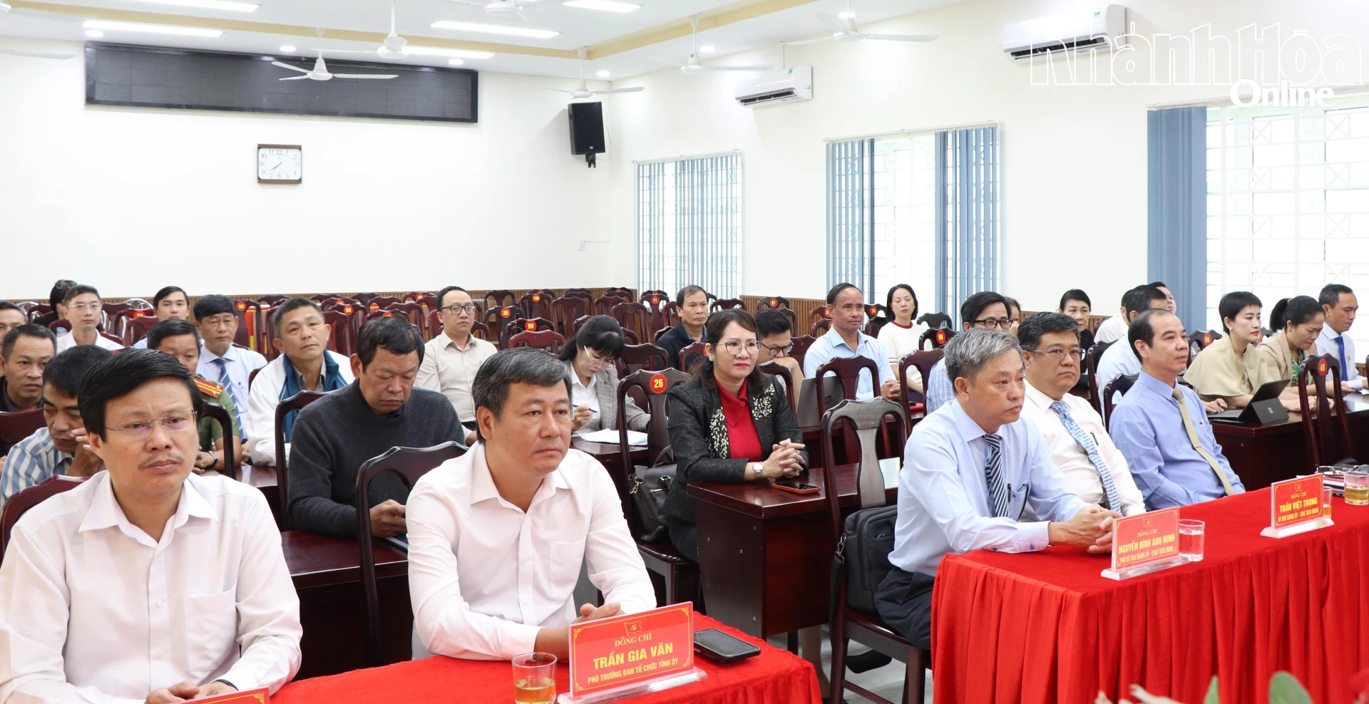 Các đại biểu tham dự hội nghị.