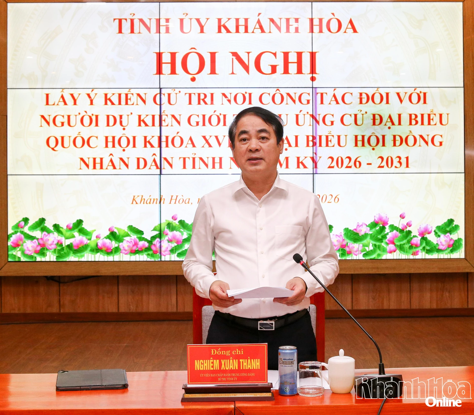 Bí thư Tỉnh ủy Nghiêm Xuân Thành chủ trì hội nghị.