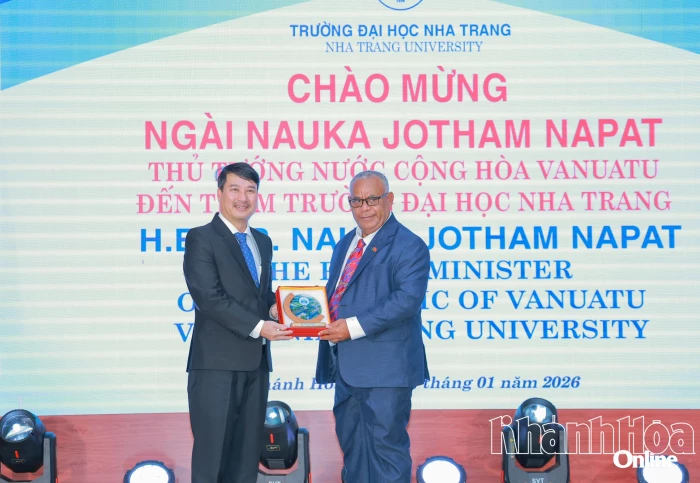 Thủ tướng nước Cộng hòa Vanuatu thăm, làm việc tại Trường Đại học Nha Trang