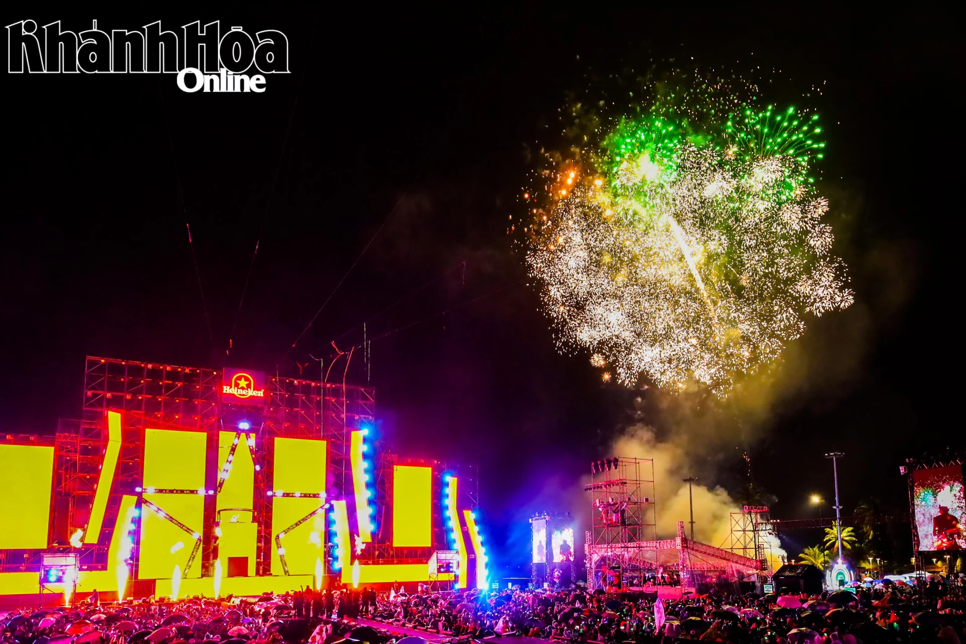 Một màn bắn pháo hoa ở phường Nha Trang trong năm 2025. Ảnh: N.T