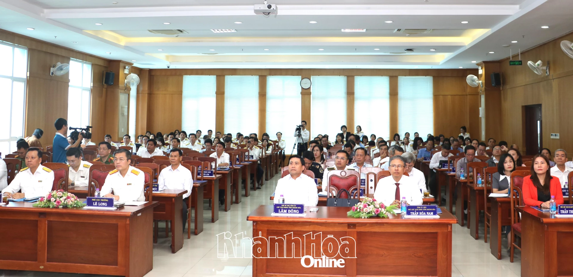 Các đại biểu dự hội nghị