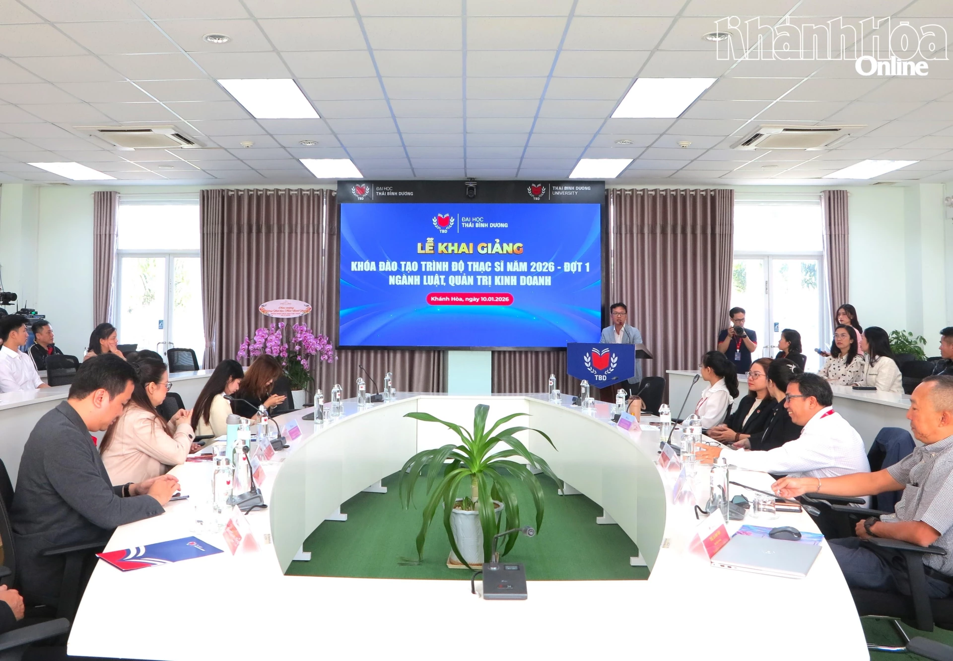 Quang cảnh lễ khai giảng lớp học. 