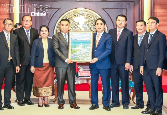 Bí thư Tỉnh ủy Khánh Hòa Nghiêm Xuân Thành tiếp đoàn công tác tỉnh Champasak (Cộng hòa Dân chủ Nhân dân Lào)