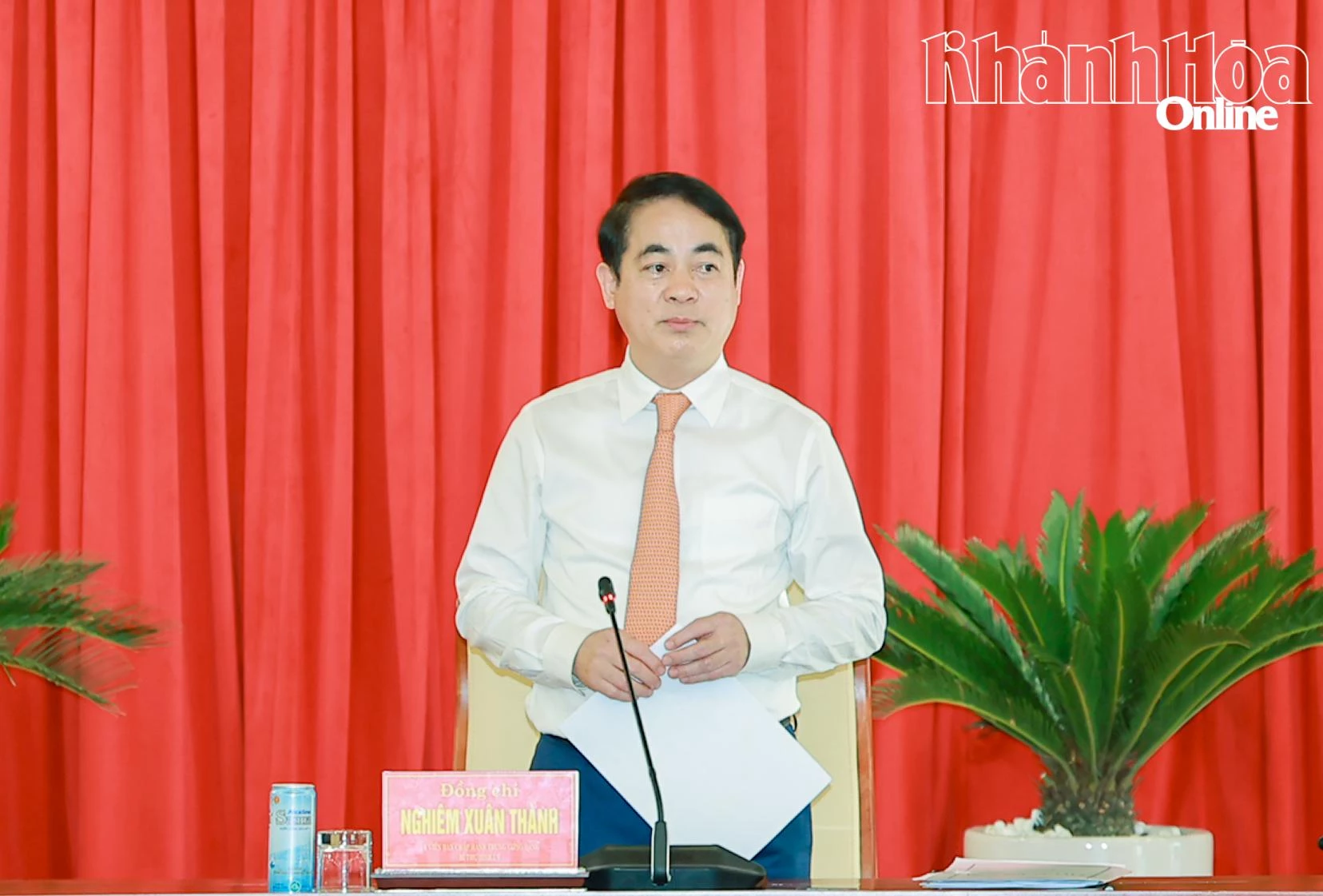 Bí thư Tỉnh ủy Nghiêm Xuân Thành phát biểu chỉ đạo tại cuộc họp.