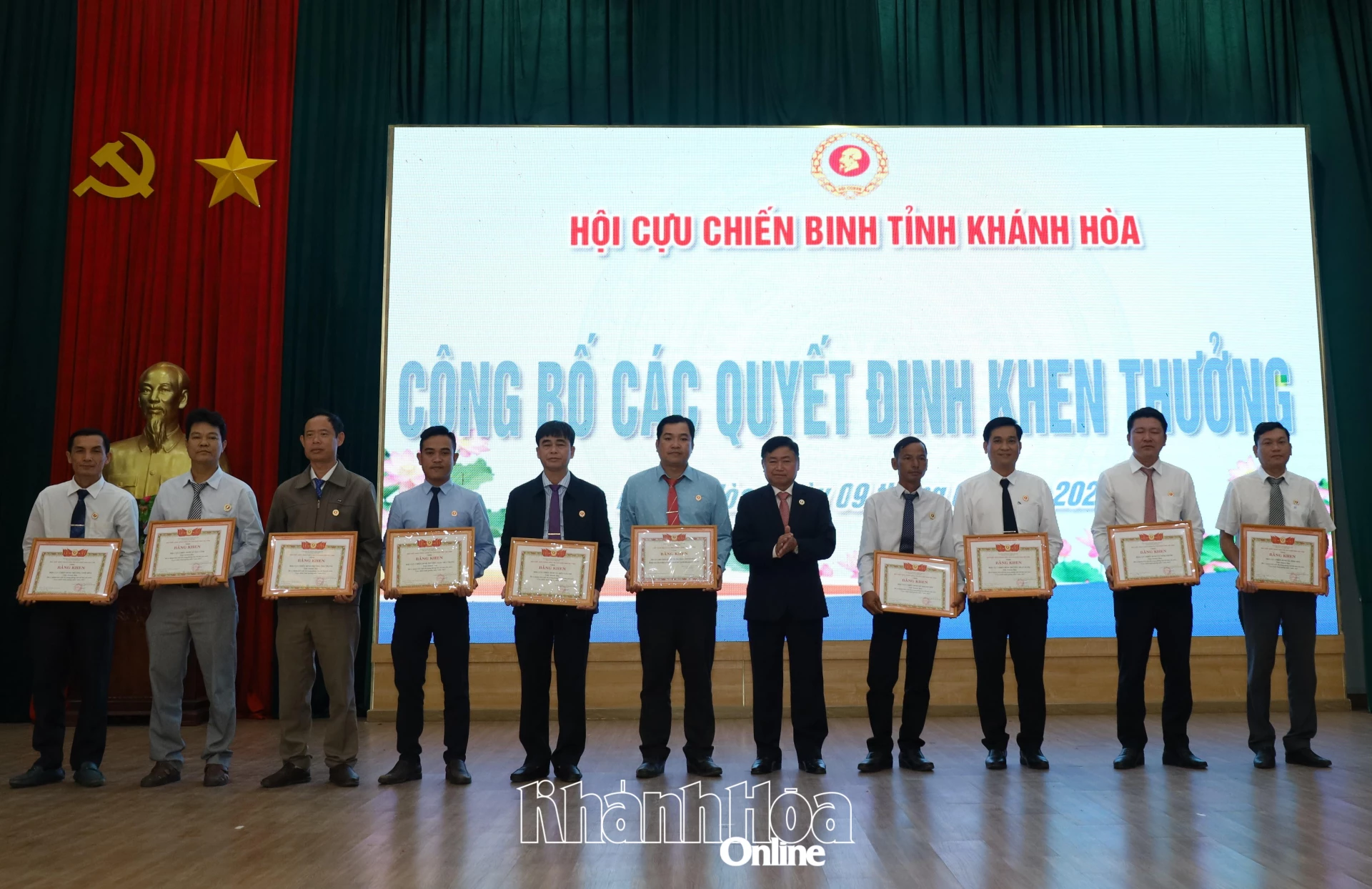 Các tập thể nhận bằng khen của Trung ương Hội Cựu chiến binh Việt Nam.