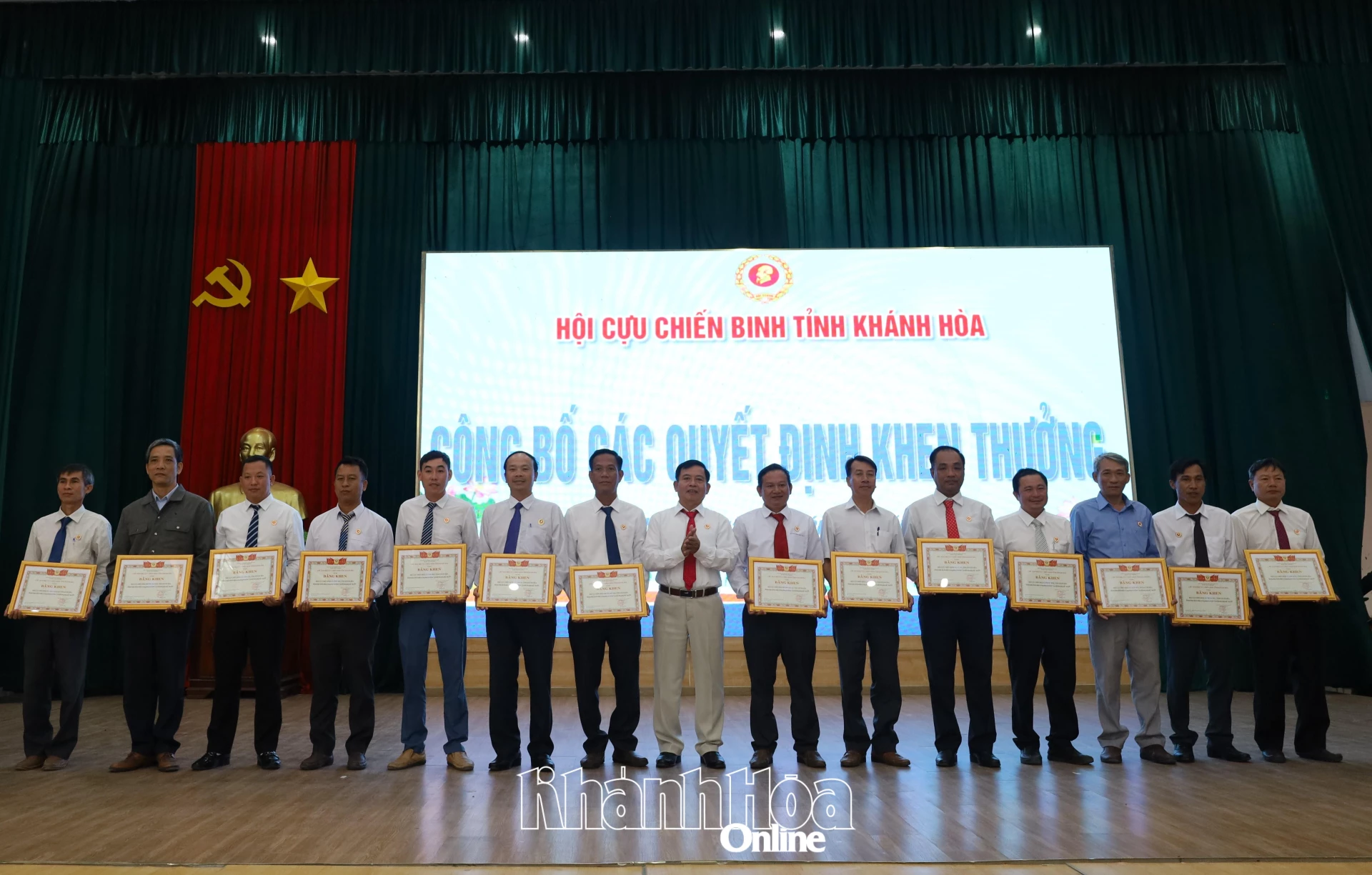 Các tập thể nhận bằng khen của Hội Cựu chiến binh tỉnh.