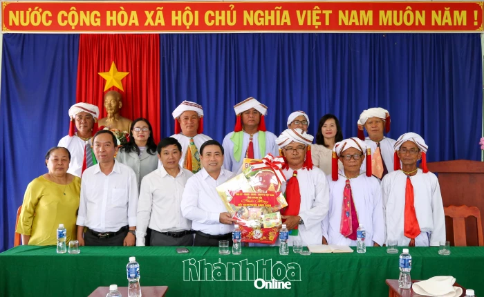Phó Bí thư Tỉnh ủy, Chủ tịch HĐND tỉnh Lâm Đông đi thăm, chúc Tết Nguyên đán Bính Ngọ và Tết Ramưwan