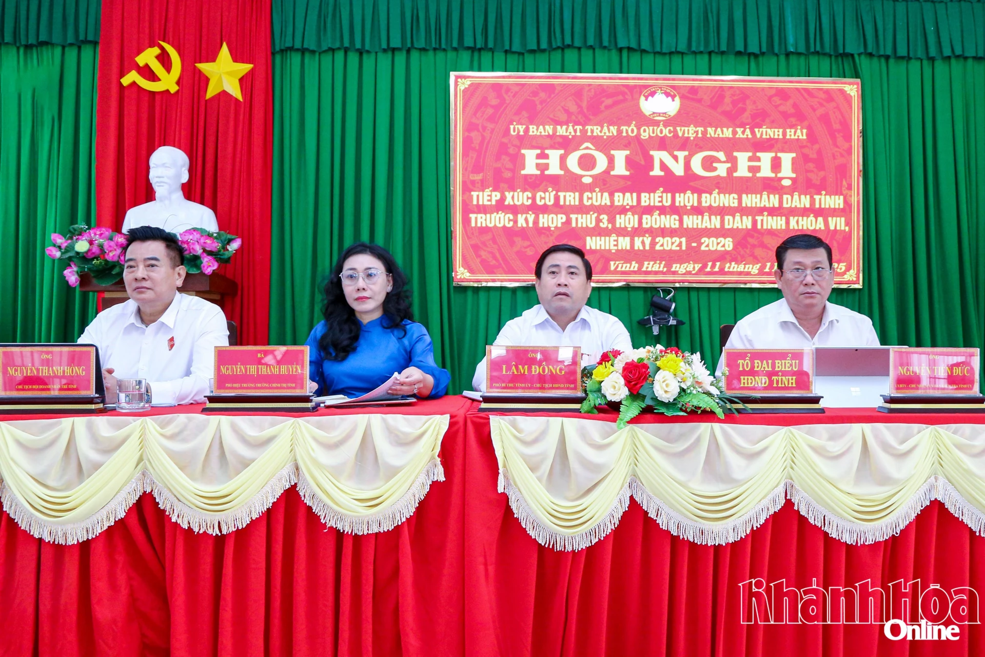 Đồng chí Lâm Đông và các đại biểu HĐND tỉnh tiếp xúc cử tri xã Vĩnh Hải 
trước kỳ họp thứ 3, HĐND tỉnh khóa VII cuối năm 2025.
