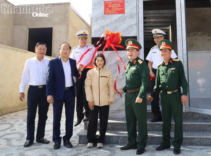 Bàn giao 64 căn nhà trong "Chiến dịch Quang Trung"