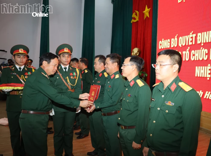 Công bố quyết định của Bộ Quốc phòng, Bộ Tổng Tham mưu về việc tổ chức lại Ban Chỉ huy Quân sự cấp xã