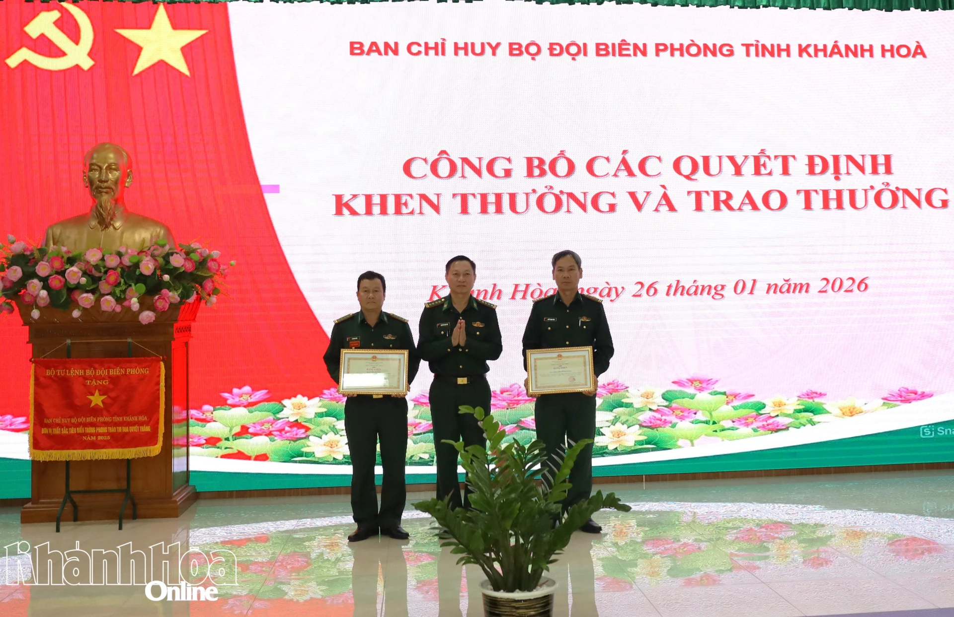 Các tập thể, cá nhân có thành xuất sắc trong thực hiện chuyên án A2-225p nhận bằng khen của Bộ Tư lệnh Bộ đội Biên phòng.