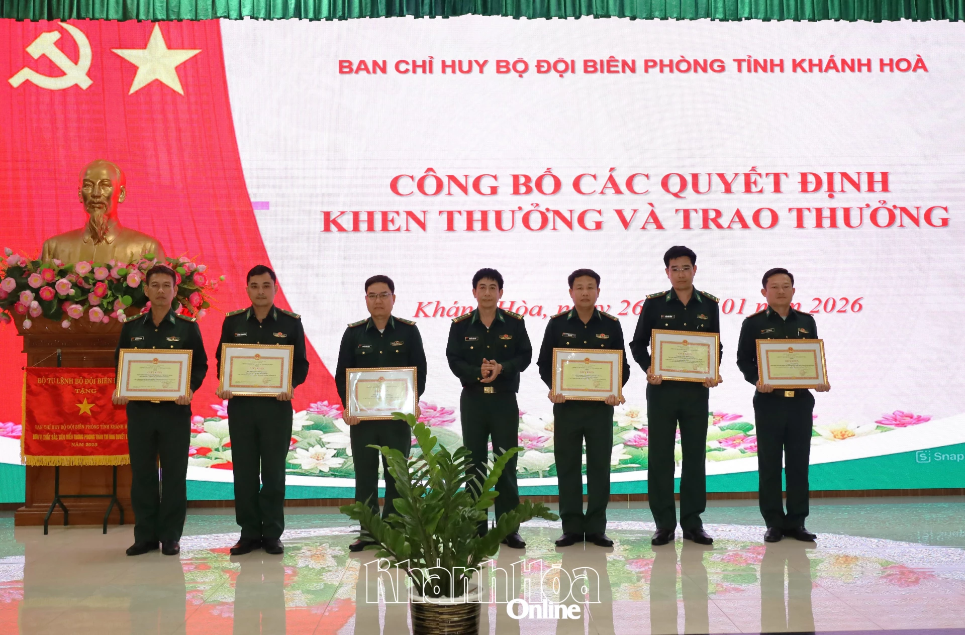 Các tập thể, cá nhân nhận giấy khen của Bộ Chỉ huy Quân sự tỉnh.