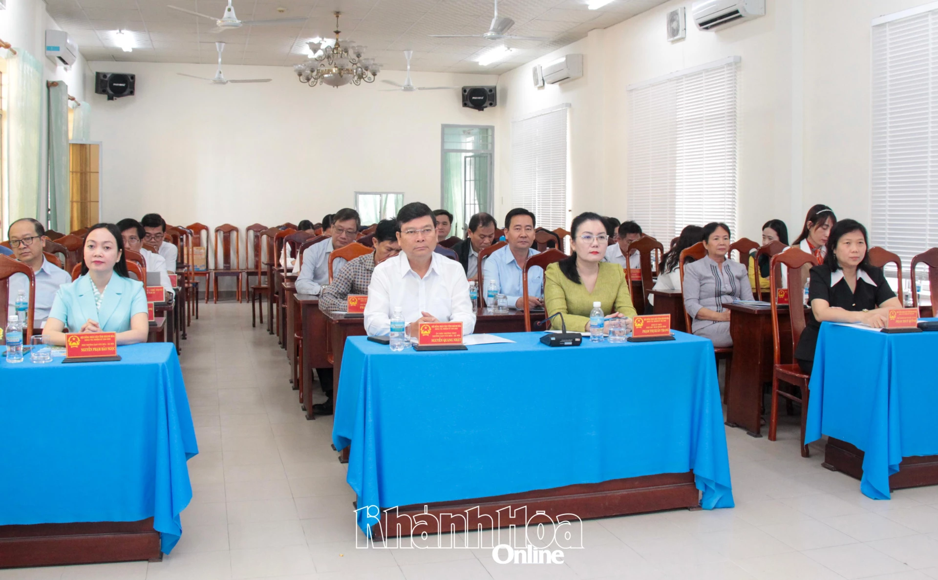 Các đại biểu dự hội nghị