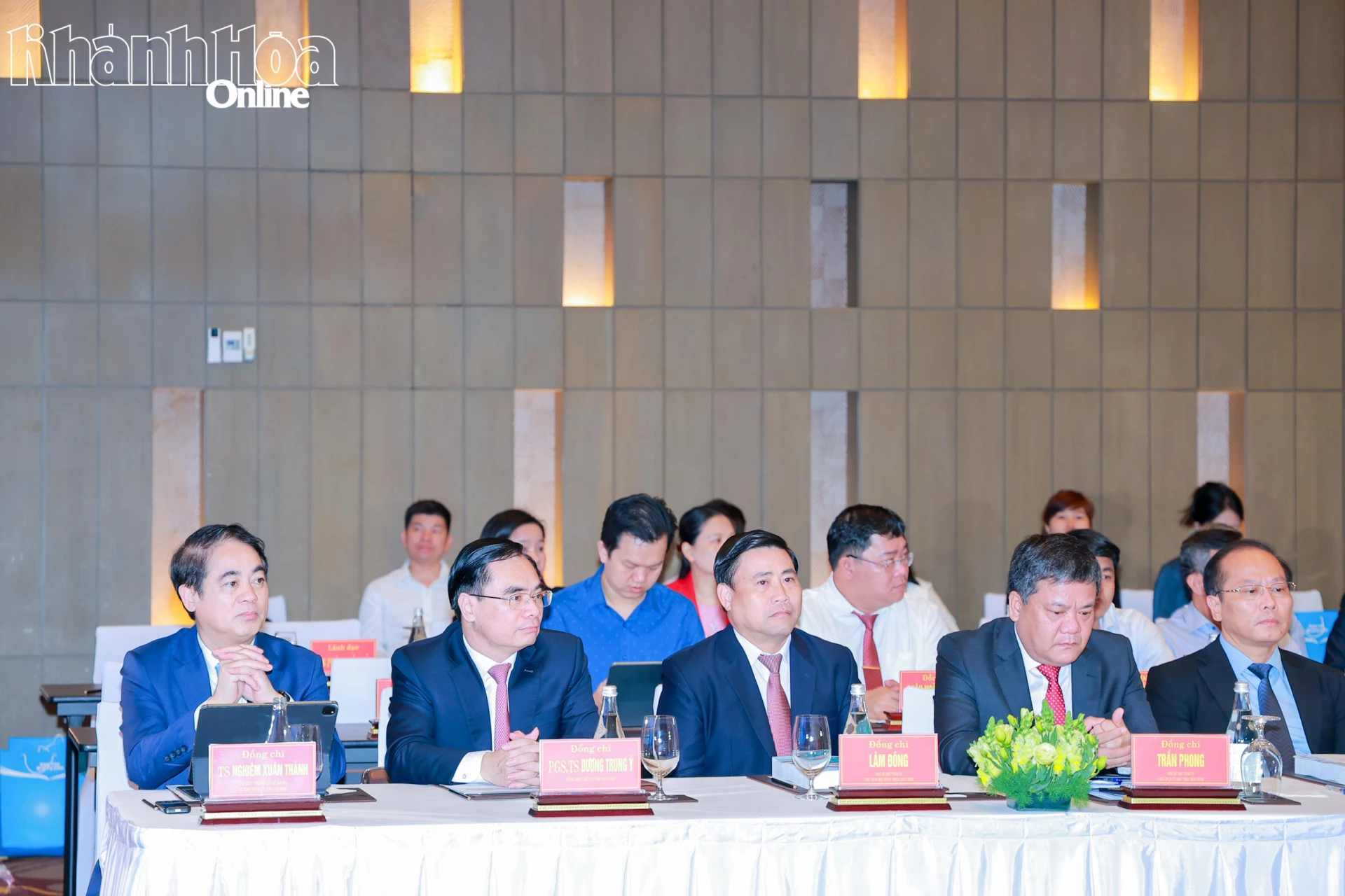 Các đại biểu dự hội thảo.