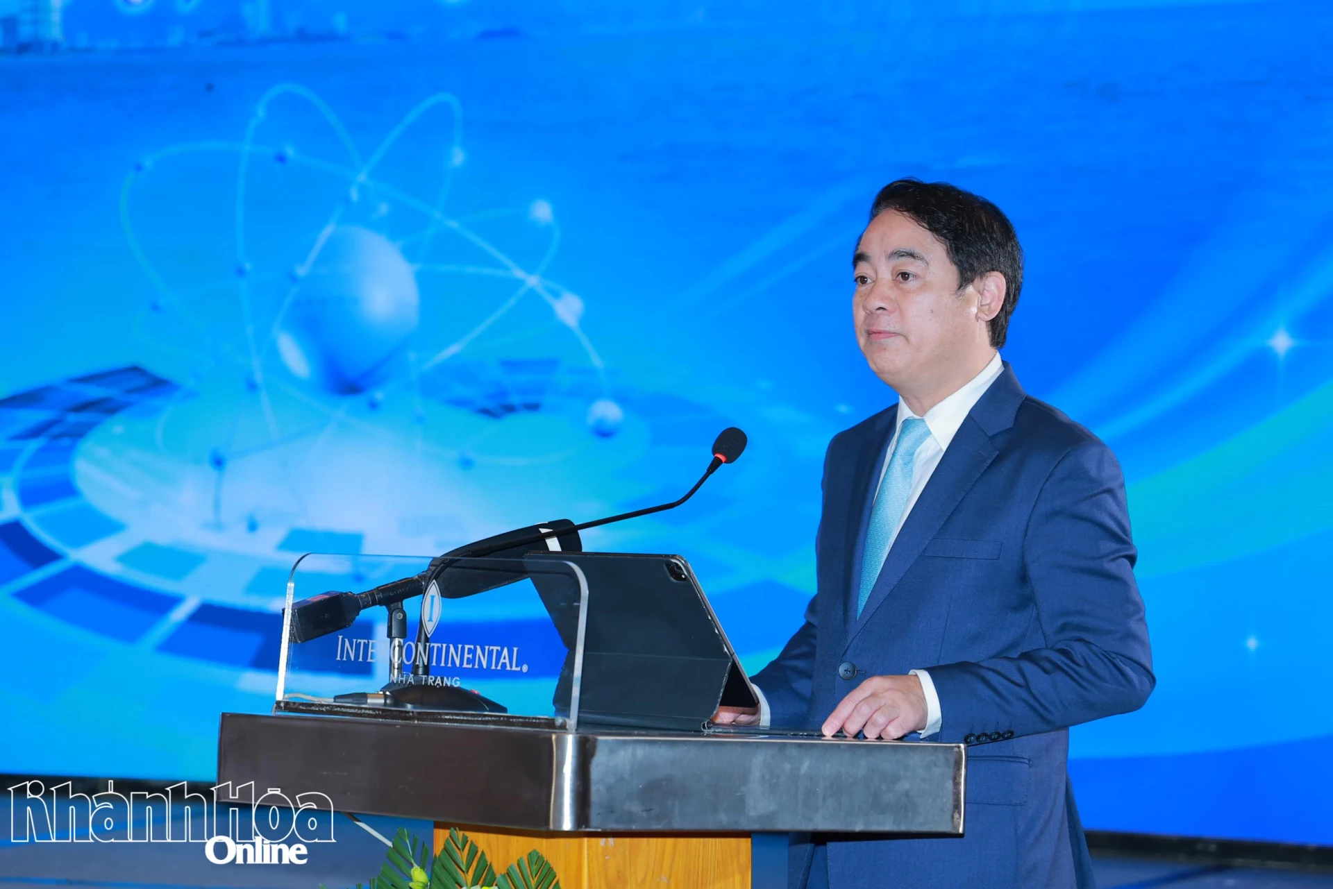 Bí thư Tỉnh ủy Nghiêm Xuân Thành phát biểu chào mừng hội thảo.