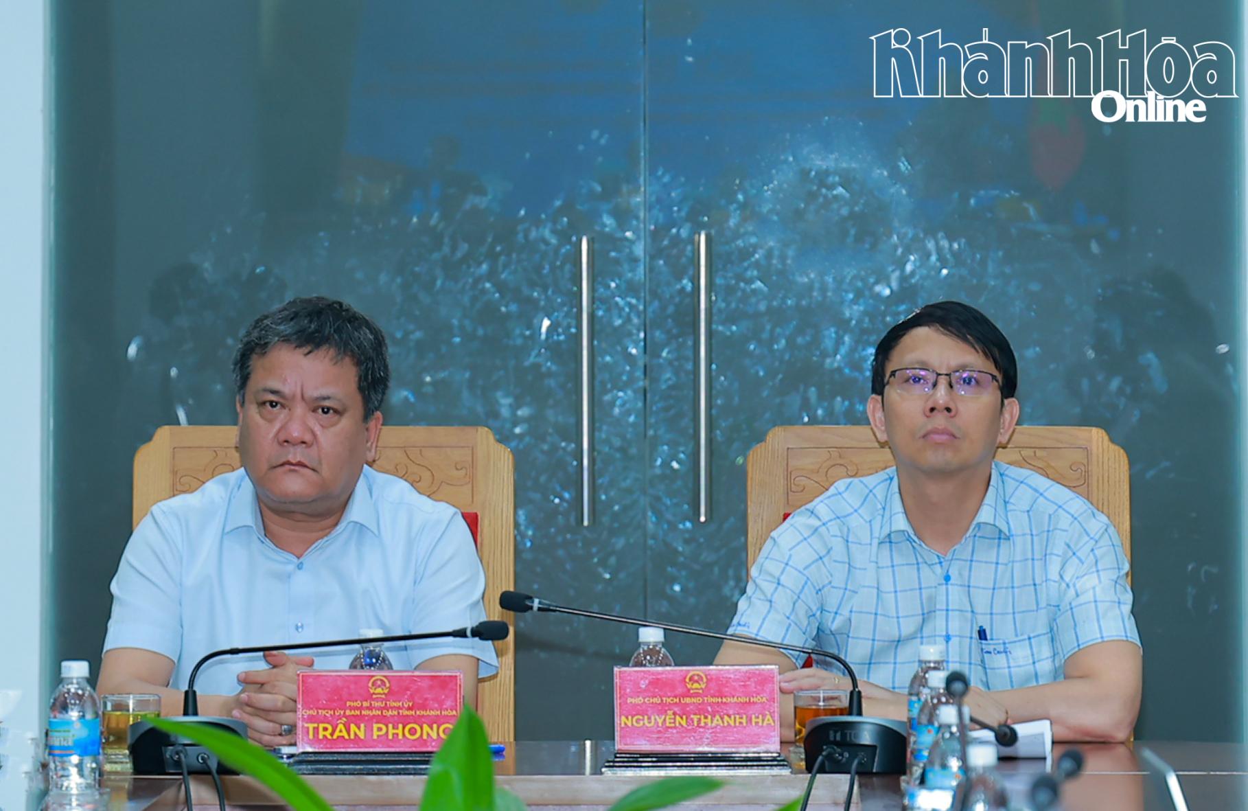 Đồng chí Trần Phong và đồng chí Nguyễn Thanh Hà tham dự hội nghị từ điểm cầu tỉnh Khánh Hòa.