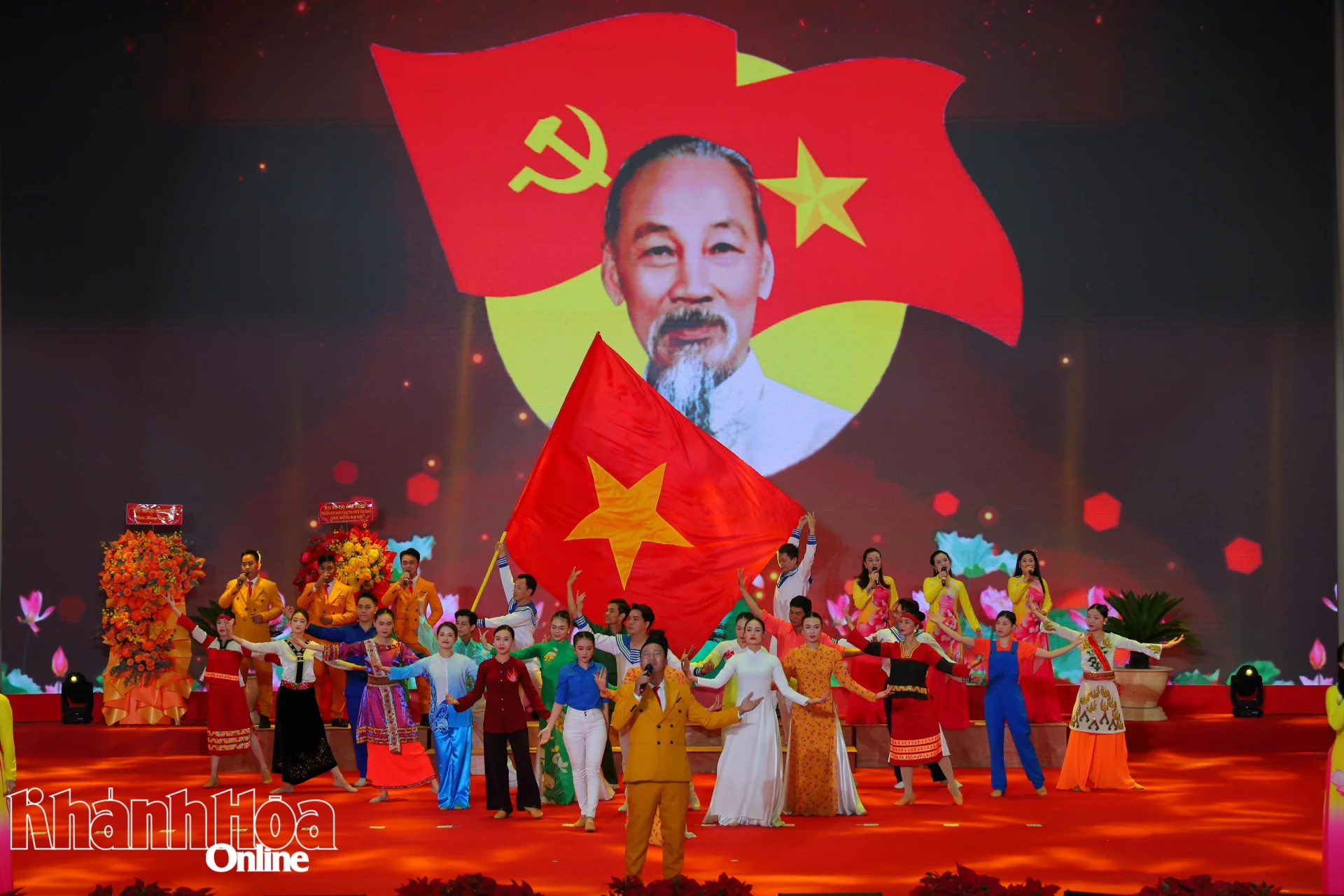 Tiết mục văn nghệ tại Đại hội Thi đua yêu nước tỉnh Khánh Hòa lần thứ I, giai đoạn 2025-2030, diễn ra tháng 10-2025. Ảnh: Nhân Tâm.