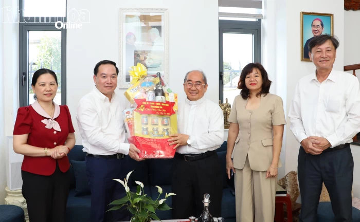 Phó Bí thư Thường trực Tỉnh ủy Hồ Xuân Trường thăm, chúc Tết các cơ sở tôn giáo, chức sắc tiêu biểu