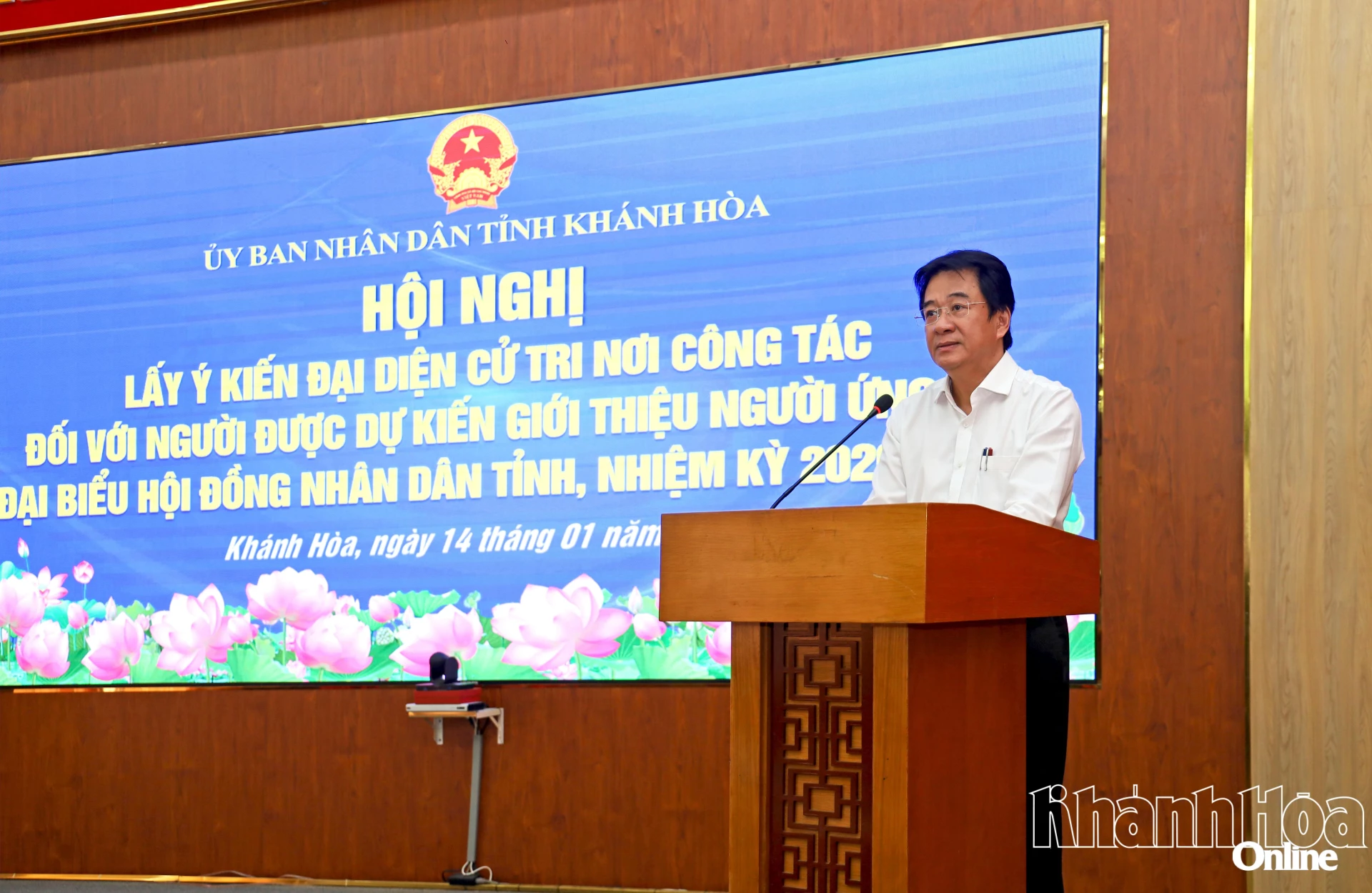 Phó Chủ tịch Thường trực UBND tỉnh Nguyễn Long Biên phát biểu tại hội nghị. 