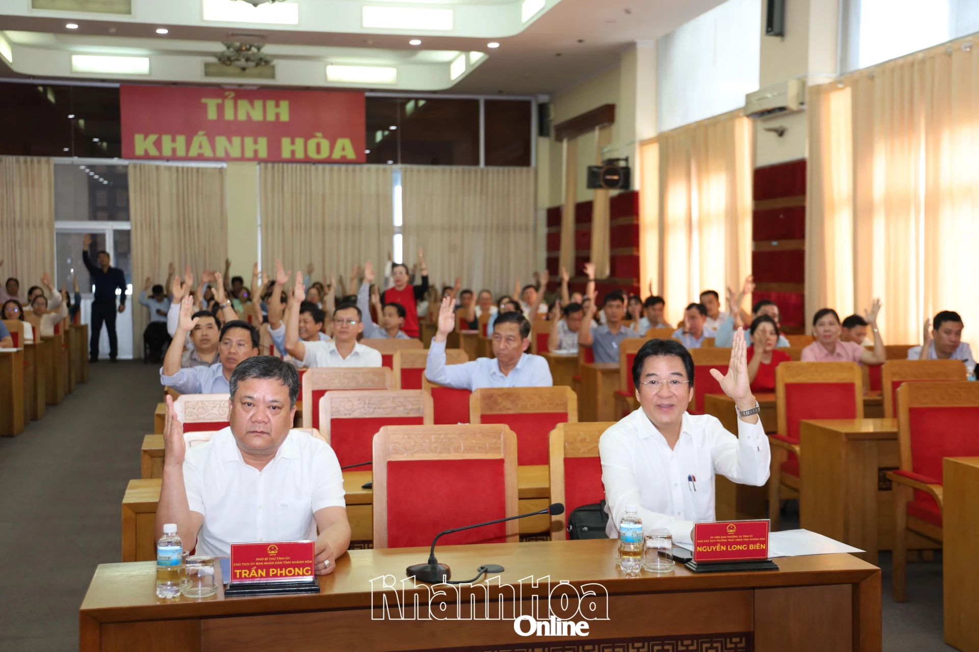 Đại diện cử tri nơi công tác biểu quyết nhất trí đối với những người được dự kiến giới thiệu ứng cử đại biểu HĐND tỉnh nhiệm kỳ 2026 - 2031.