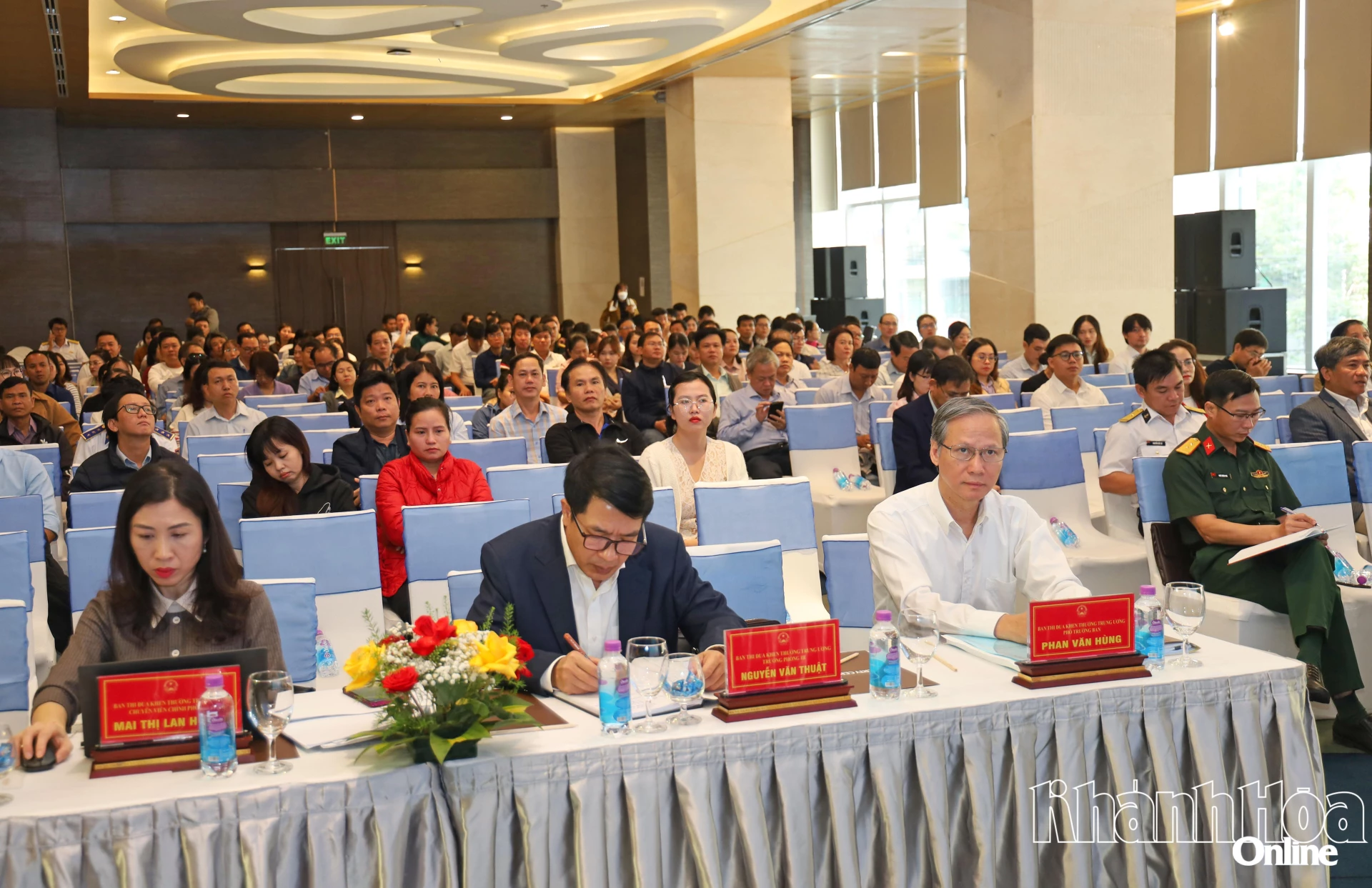 Các đồng chí lãnh đạo, chuyên viên chính Ban Thi đua - Khen thưởng Trung ương tới dự và truyền đạt tại hội nghị.