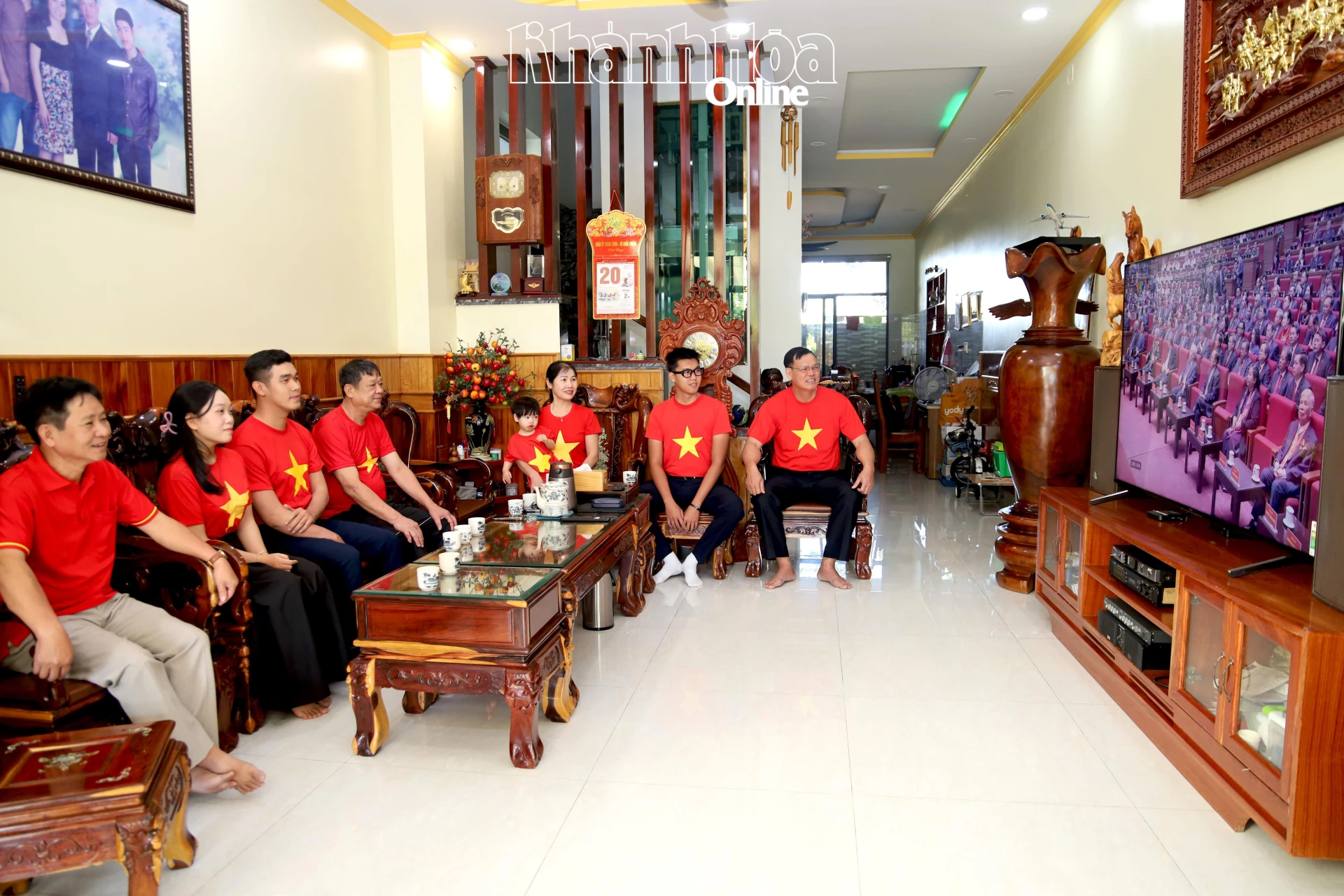 Tự chủ chiến lược, tự cường, tự tin dưới lá cờ vẻ vang của Đảng