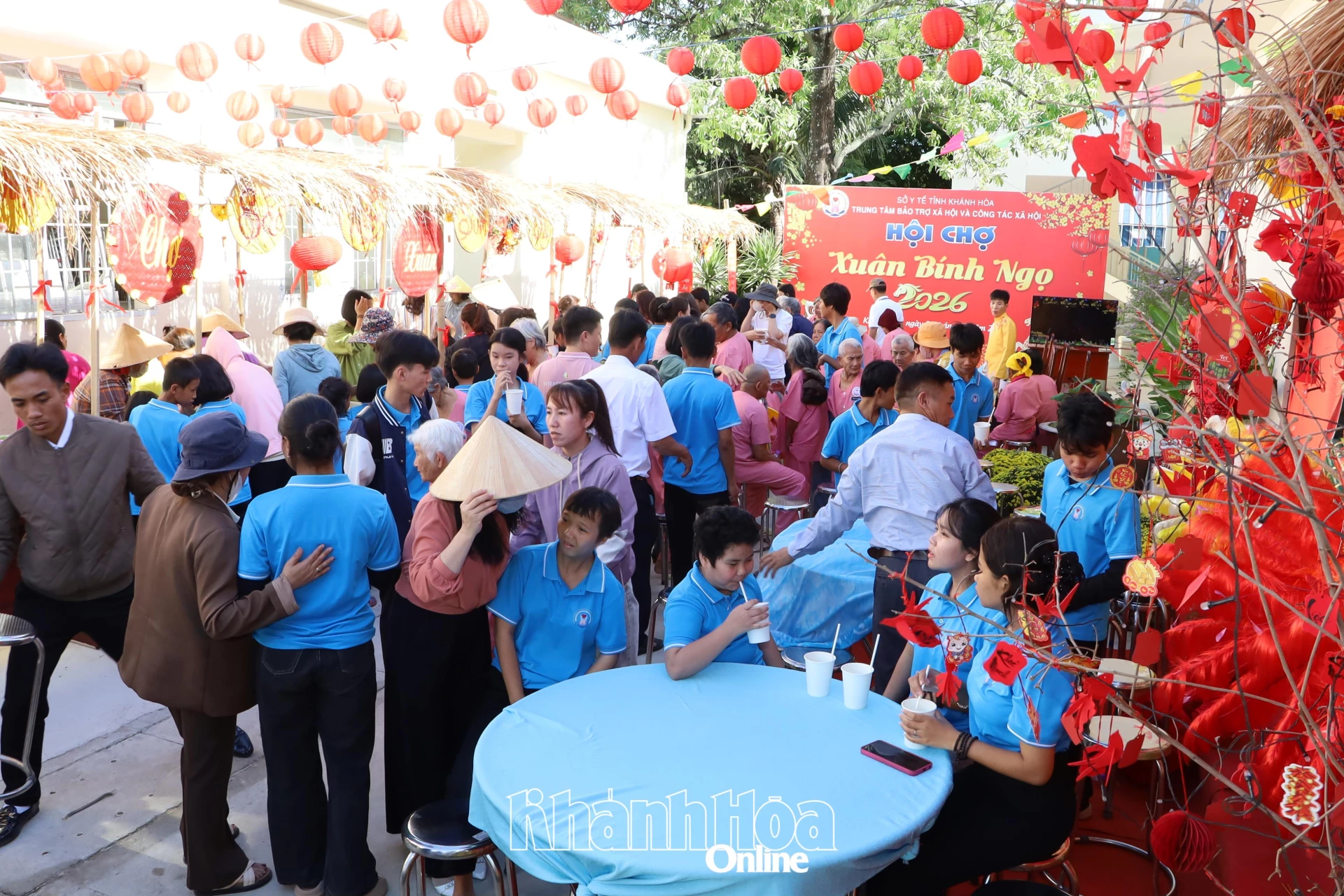 Không gian hội chợ xuân dành cho các đối tượng yếu thế.