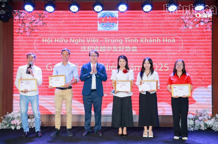 Hội Hữu nghị Việt - Trung gặp mặt hội viên nhân dịp năm mới