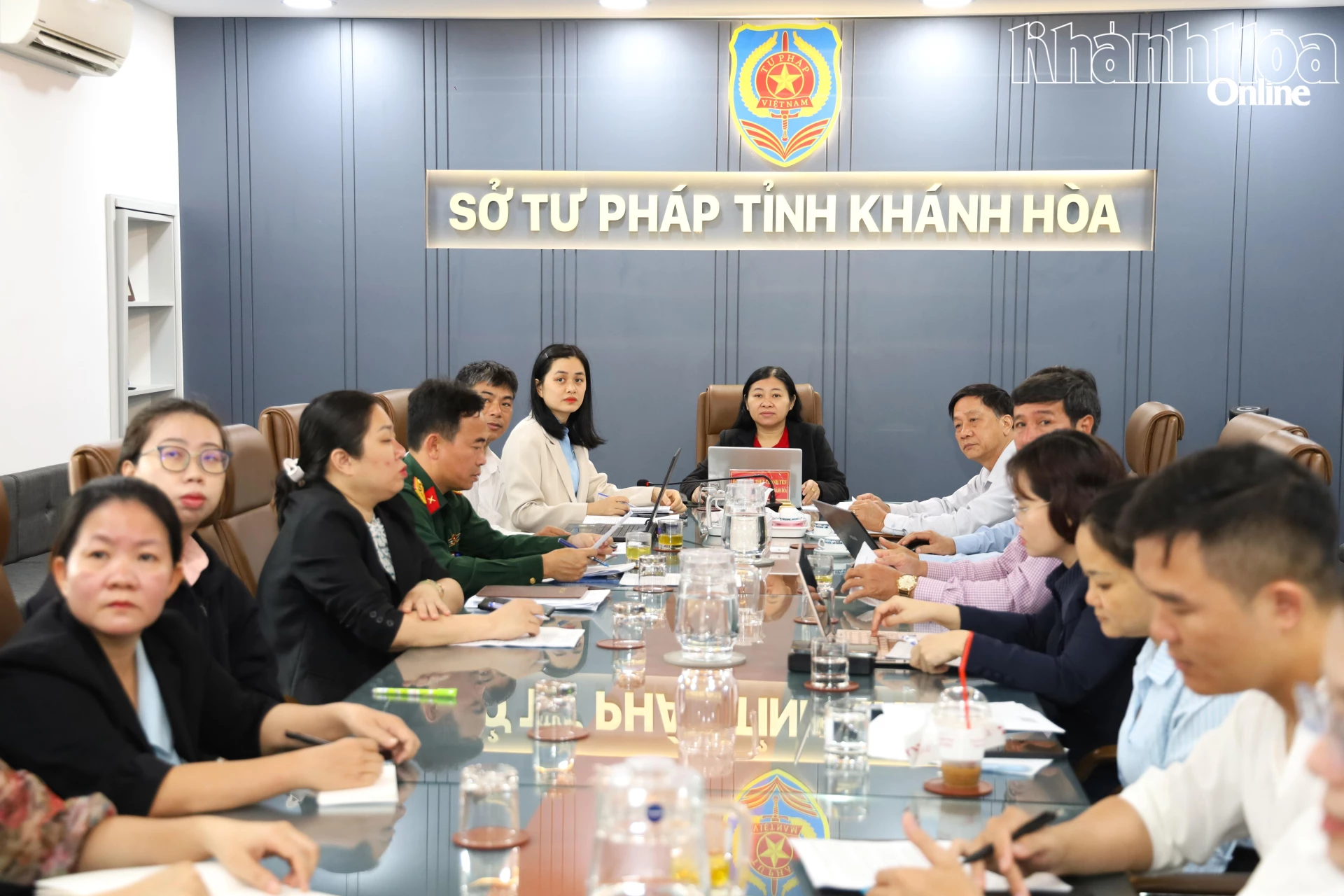 Quang cảnh hội nghị tại điểm cầu Sở Tư pháp Khánh Hòa.