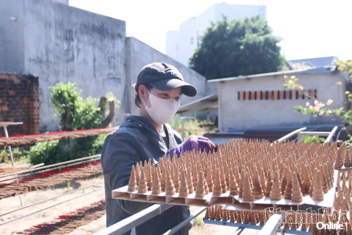 Làng trầm Vạn Thắng rộn ràng vụ Tết