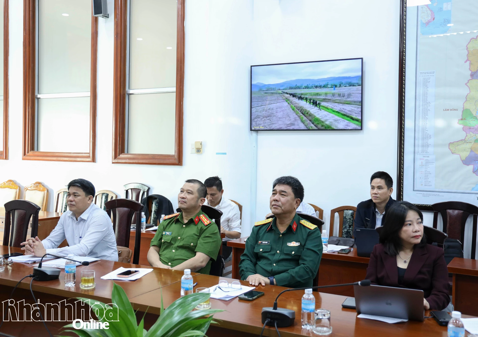 Các đại biểu tham dự tại điểm cầu Khánh Hòa.