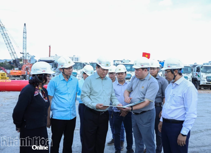 Bộ trưởng Bộ Xây dựng Trần Hồng Minh khảo sát 2 dự án nhà ở xã hội ở Khánh Hòa