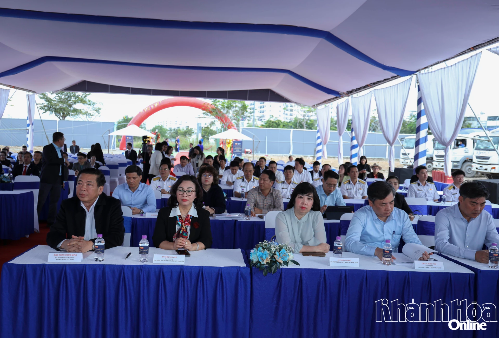 Các đại biểu tham dự lễ khởi công.