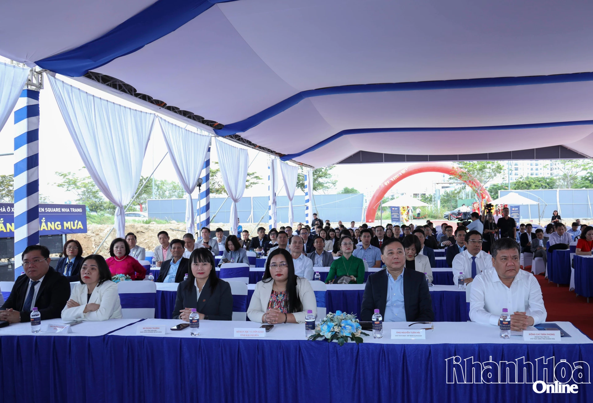 Các đại biểu tham dự lễ khởi công.