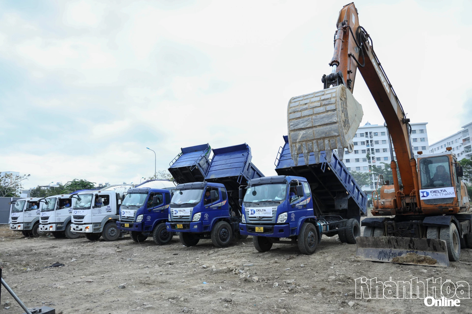 Phương tiện được huy động thi công ngay sau lễ khởi công dự án.