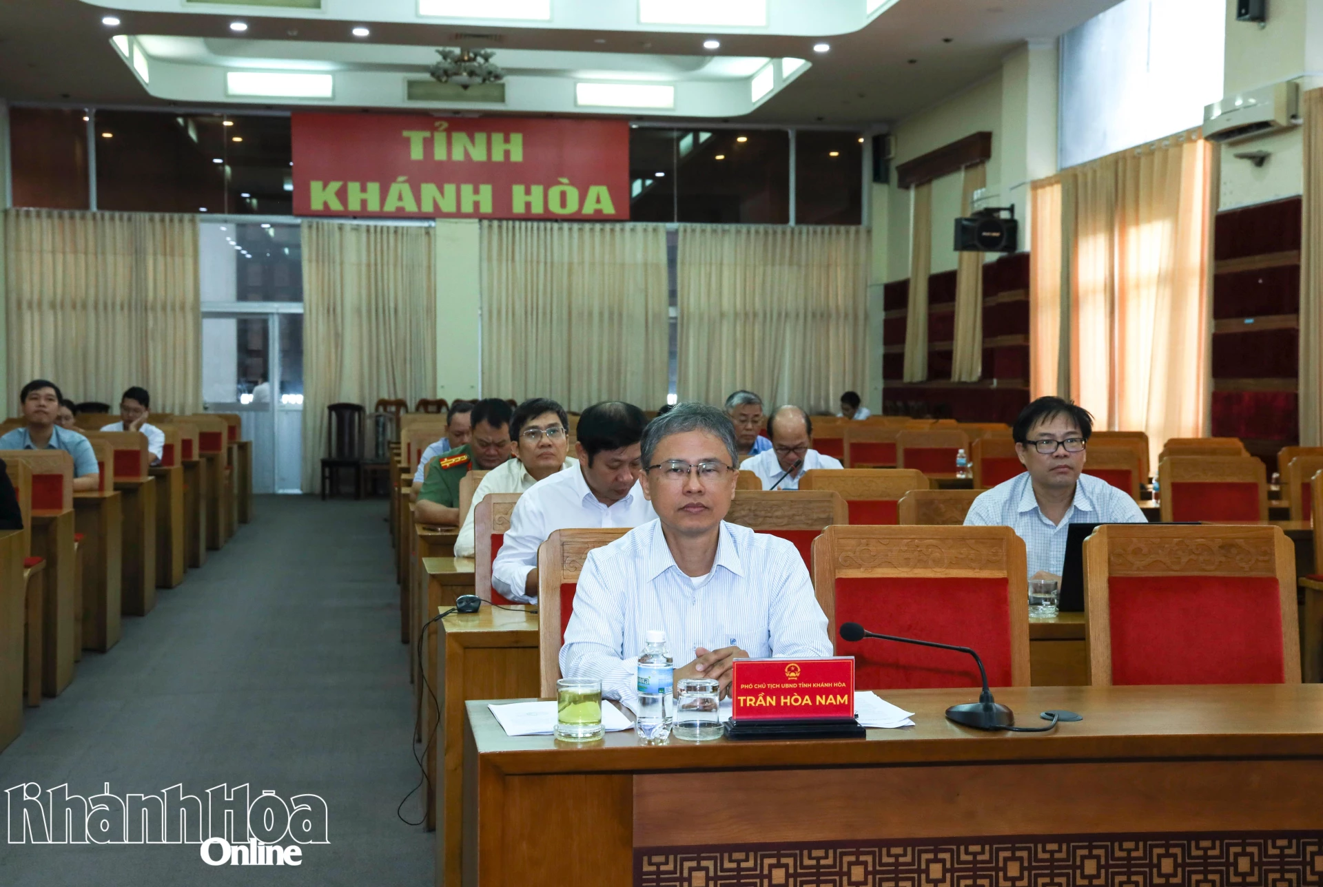 Đồng chí Trần Hòa Nam - Phó Chủ tịch UBND tỉnh tham dự phiên họp tại điểm cầu Khánh Hòa.