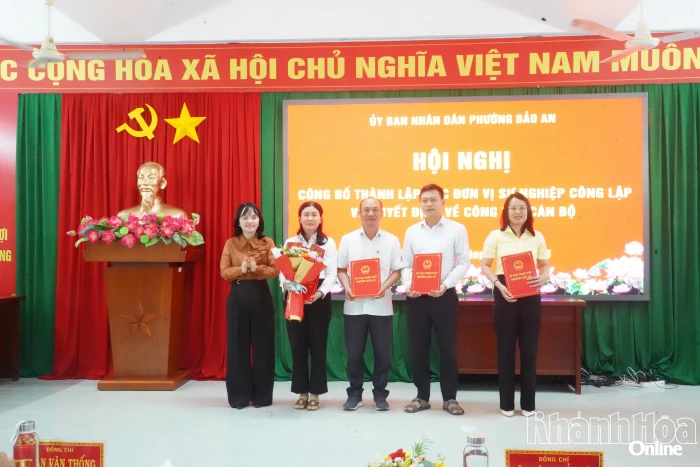 Phường Bảo An công bố các quyết định thành lập đơn vị sự nghiệp công lập