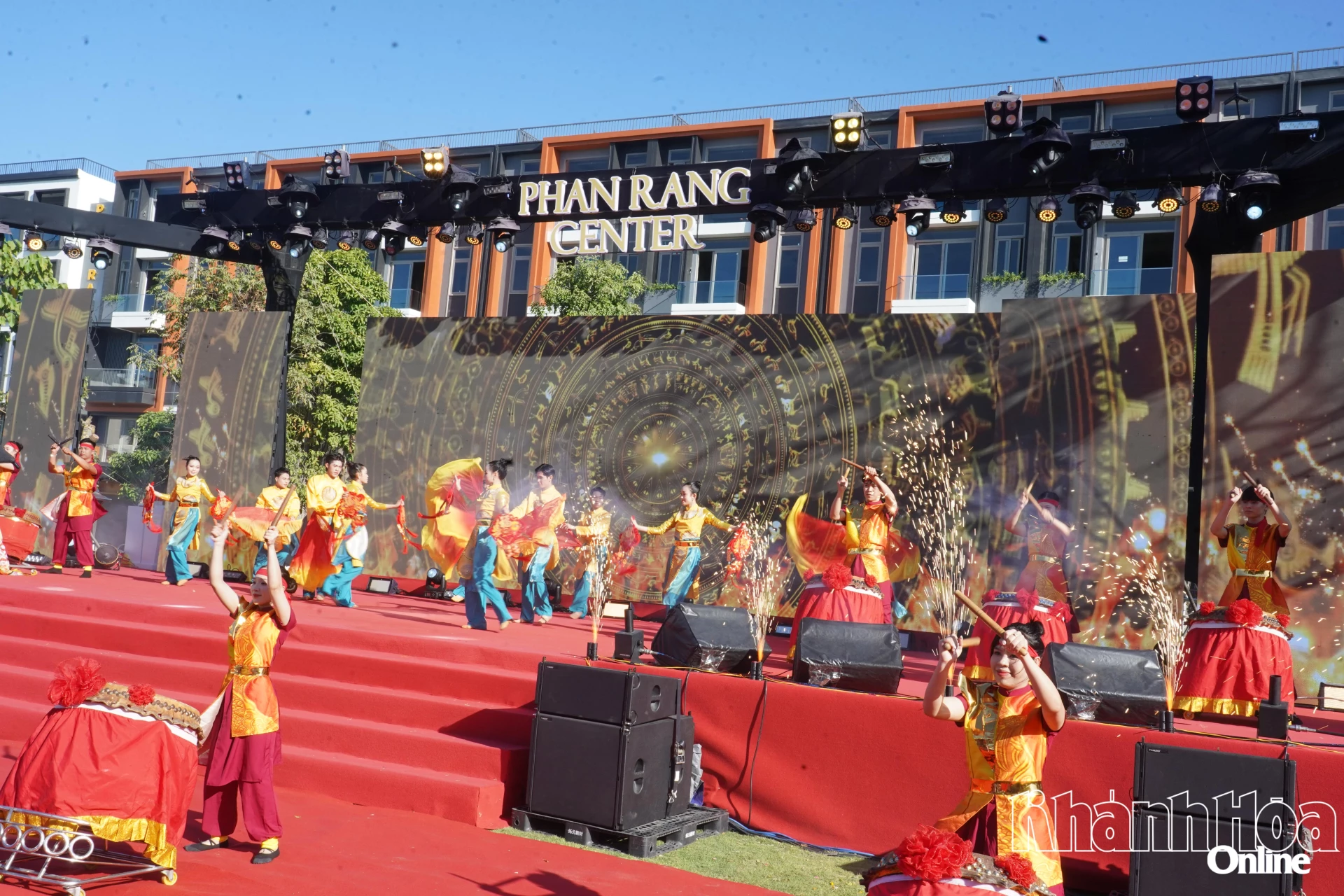 Tiết mục văn nghệ chào mừng.