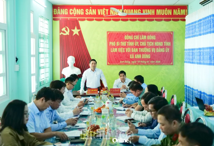Phó Bí thư Tỉnh ủy, Chủ tịch HĐND tỉnh Lâm Đông làm việc với Ban Thường vụ Đảng ủy xã Anh Dũng