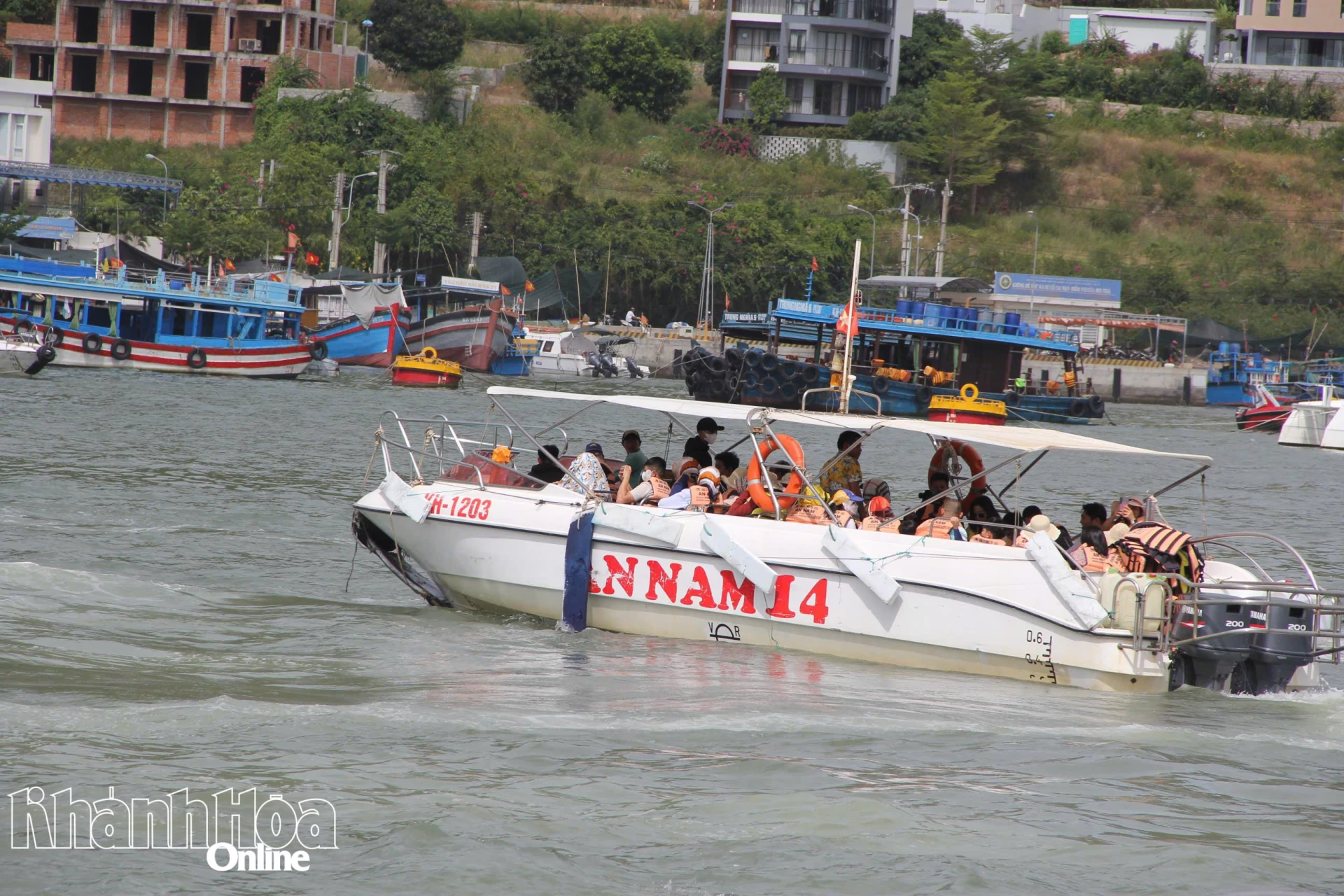 Hoạt  động chở khách tại Bến tàu du lịch Nha Trang