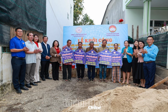 Công ty TNHH Nhà nước Một thành viên Yến sào Khánh Hòa hỗ trợ 350 triệu đồng sửa chữa nhà tình nghĩa 