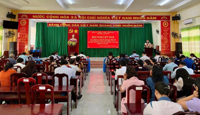 Đảng ủy phường Cam Linh lấy ý kiến cử tri nơi công tác đối với người ứng cử đại biểu HĐND phường