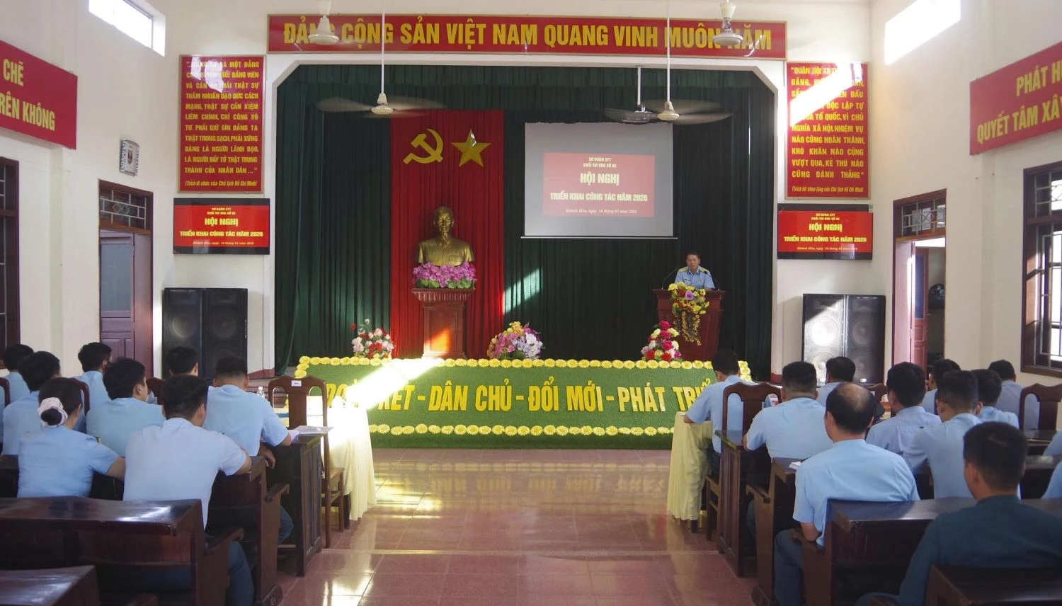 Quang cảnh hội nghị.